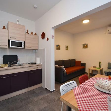 Apartments Enya Novalja Exterior photo