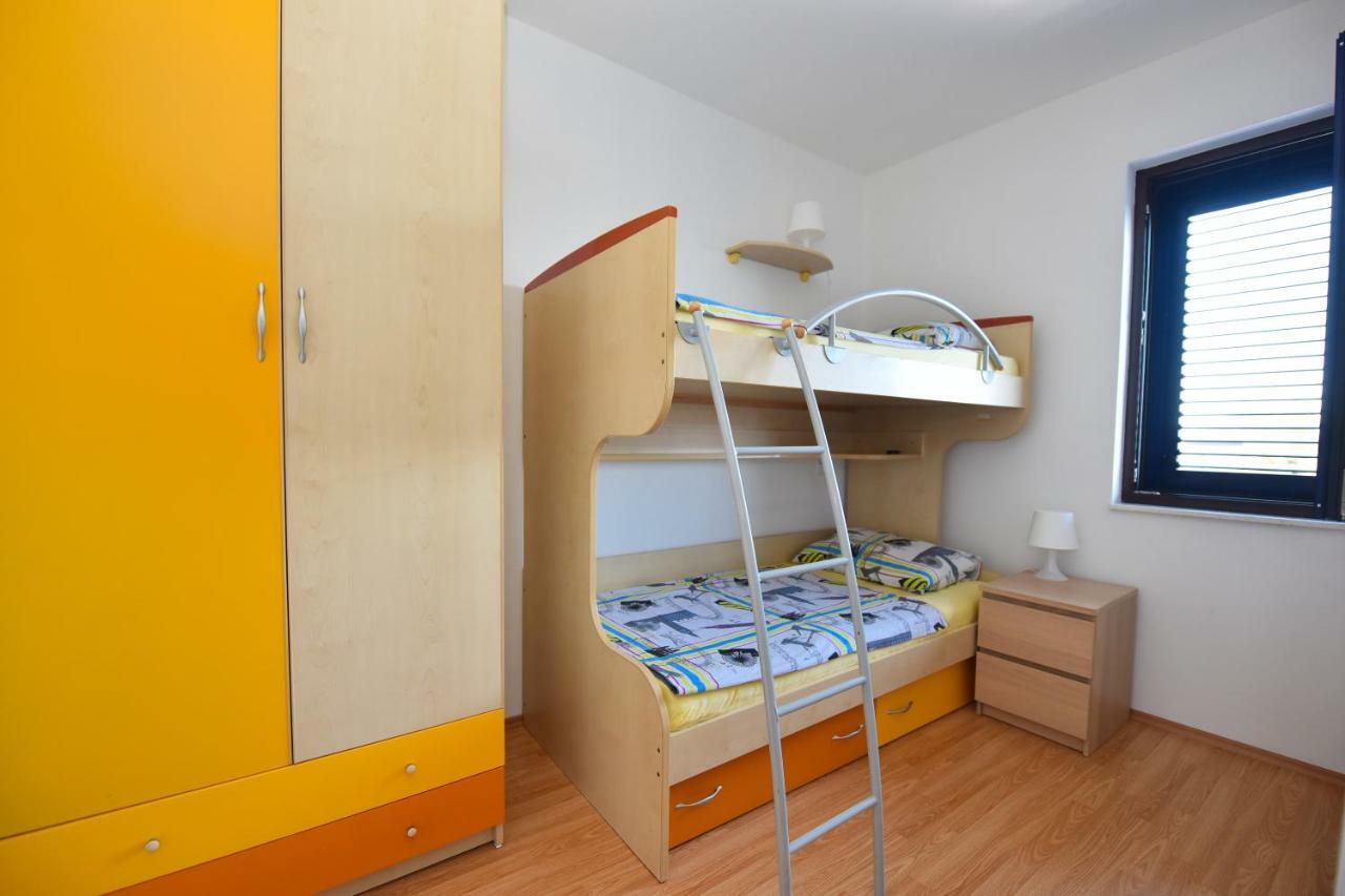 Apartments Enya Novalja Exterior photo